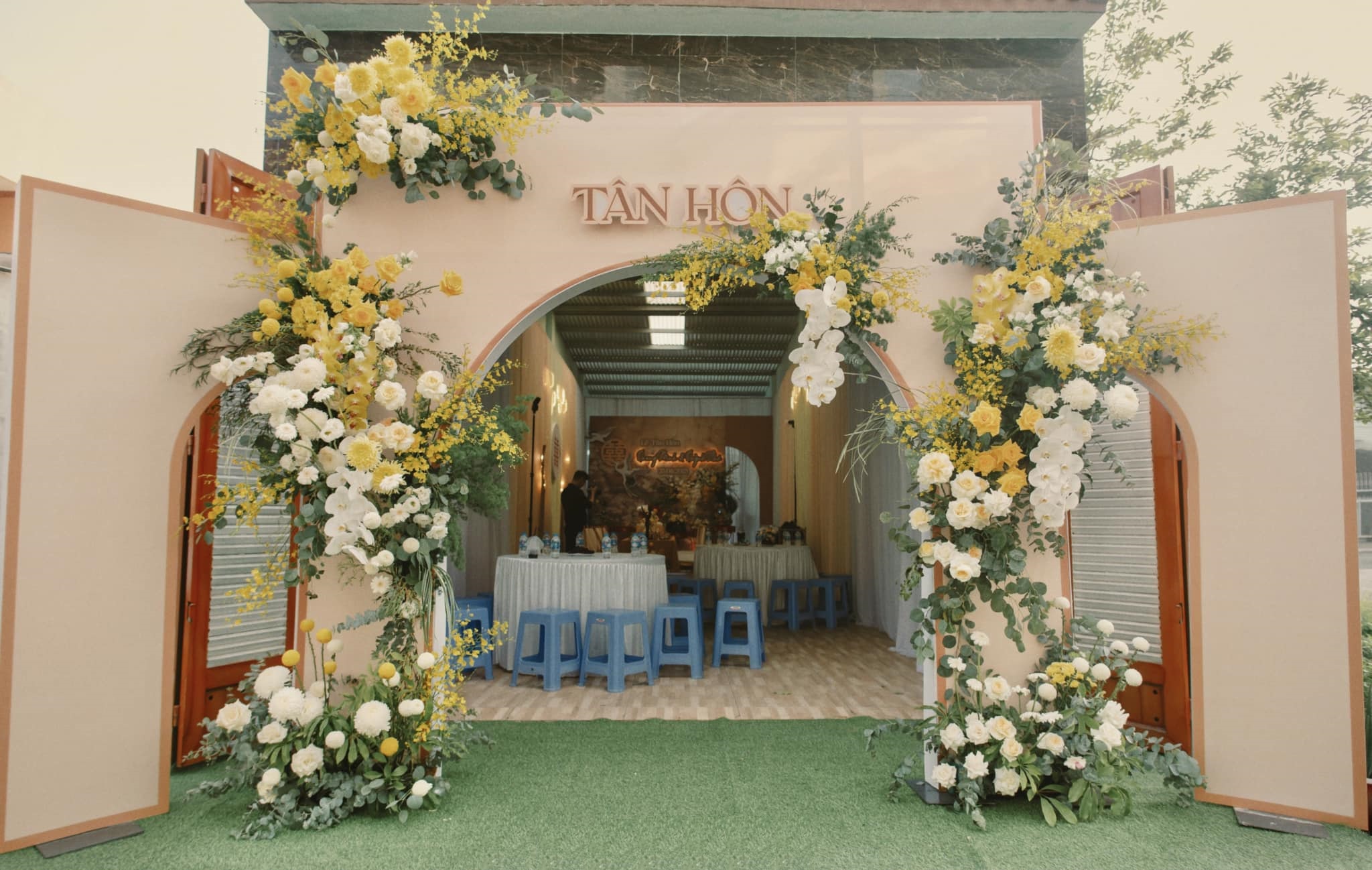 Cổng cưới Tân Hôn Tone Cam Vàng