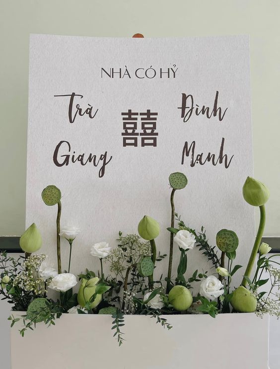 Bảng tên đón khách trang trí hoa sen